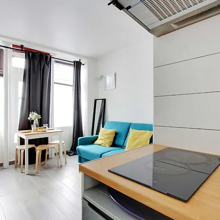 A Parisian Experience For 2 - Place De Clichy Apartment
