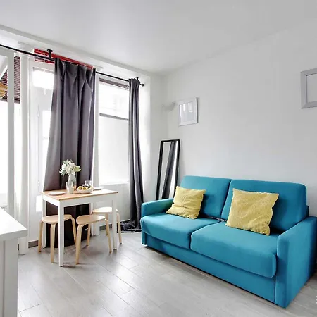 A Parisian Experience For 2 - Place De Clichy Apartment Paris
